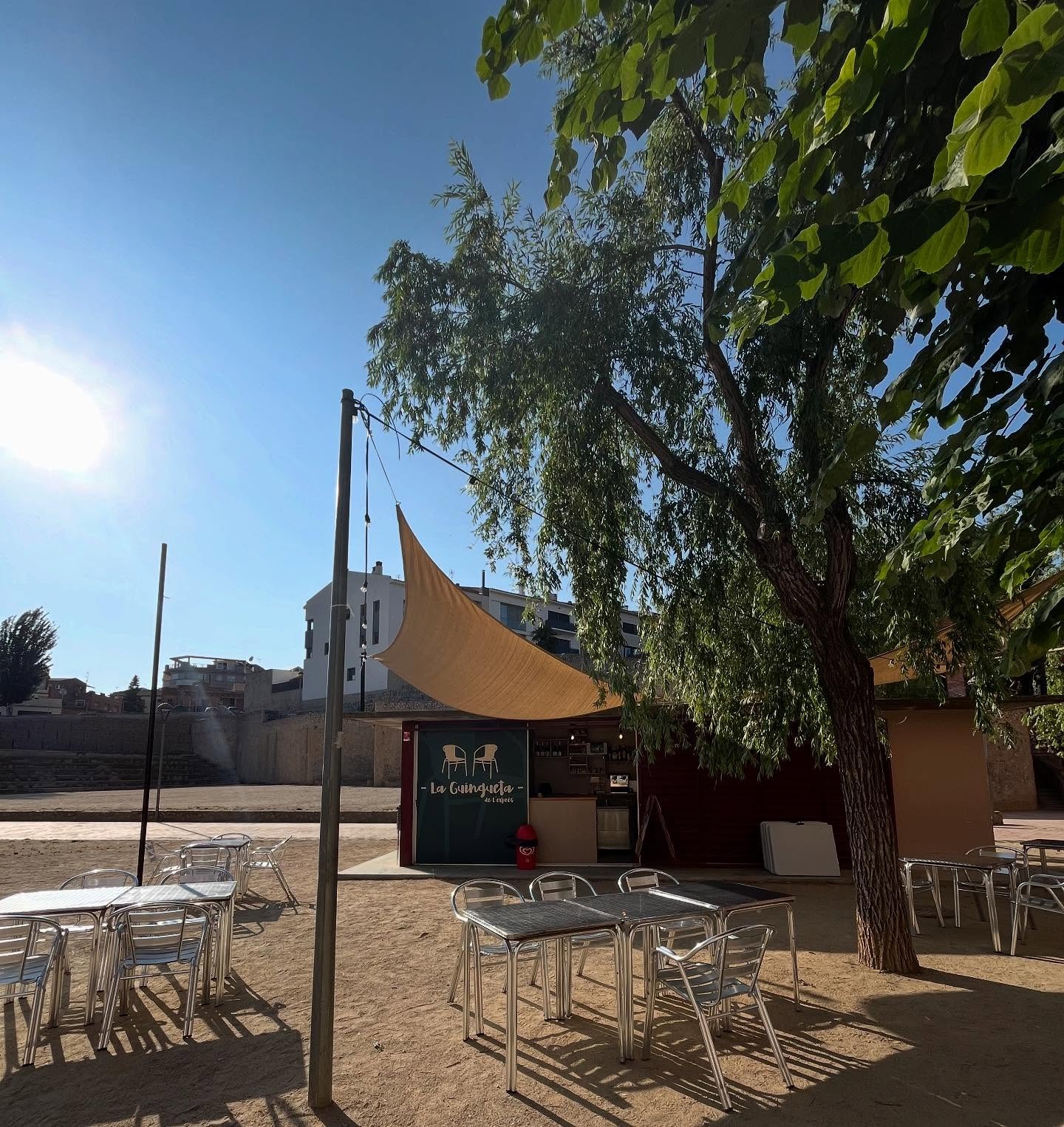 La guingueta de L'Exprés al Parc de la Rambla, a punt per als sopars a la fresca.