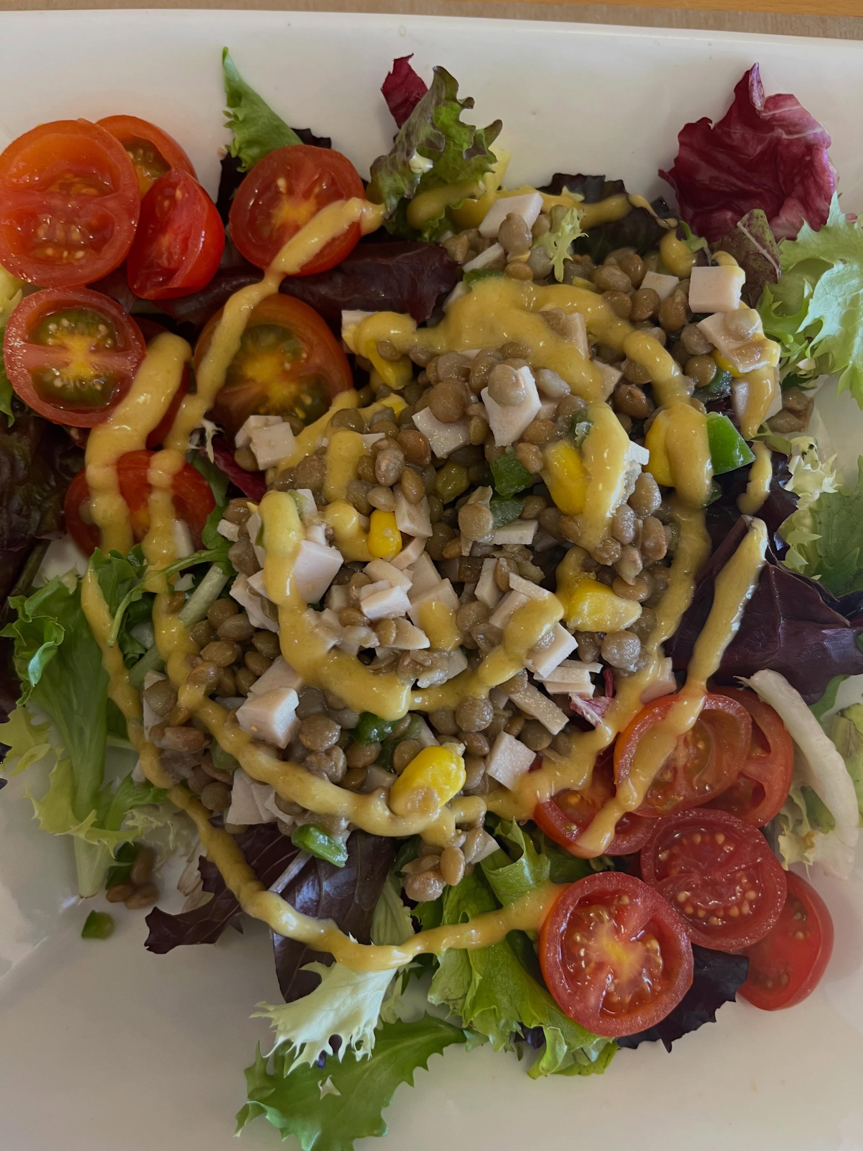 Amanida de llenties amb vinagreta de mango.